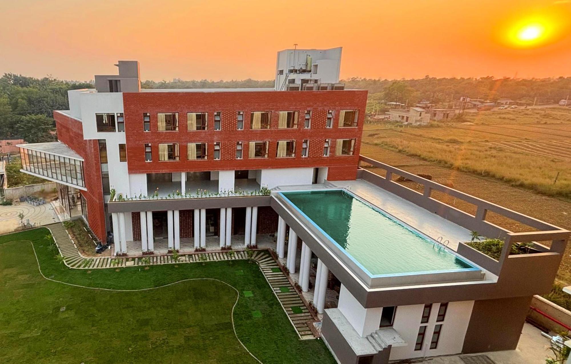 The Pearl Club Resort Shānti Niketan 外观 照片