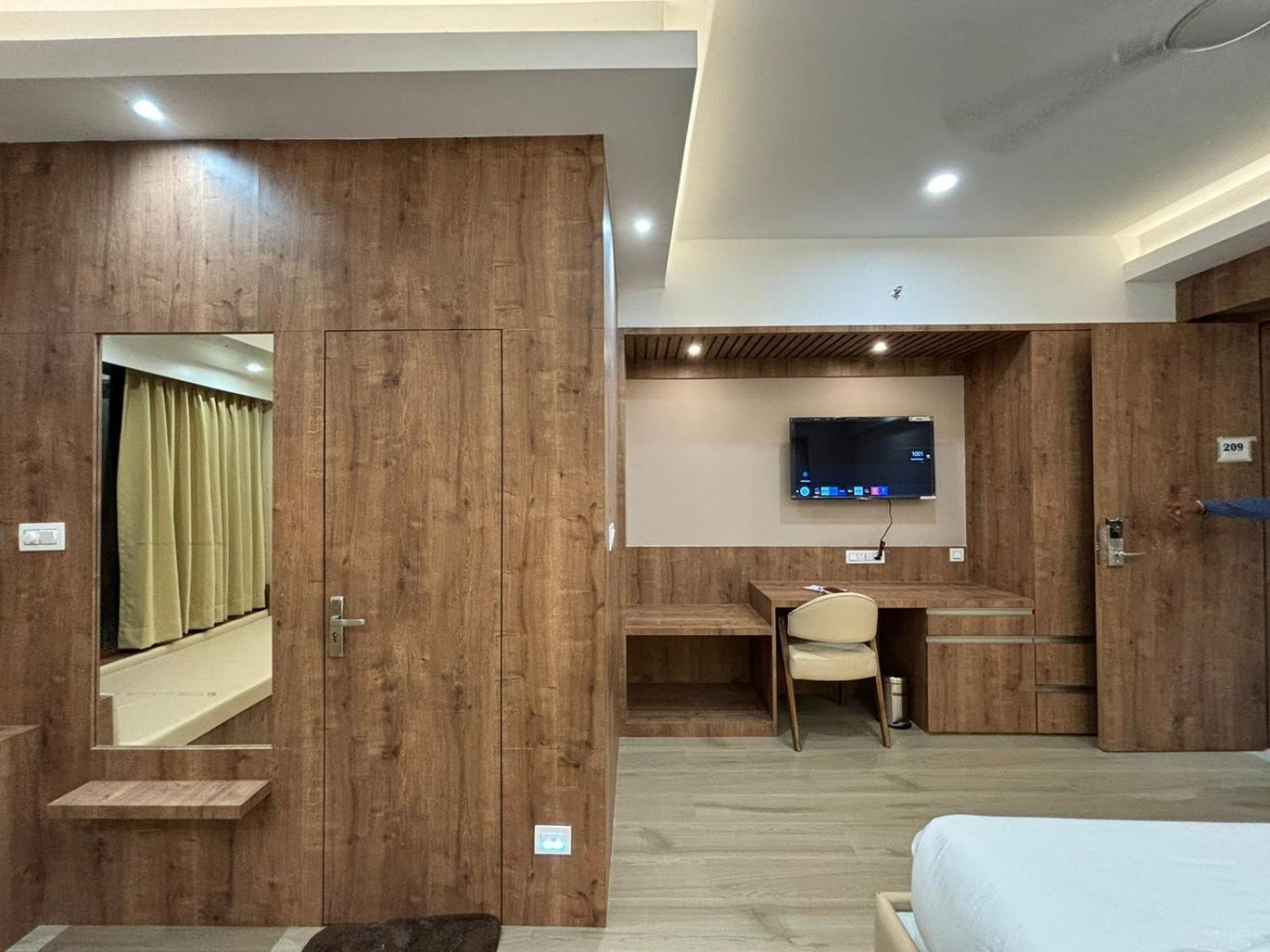 The Pearl Club Resort Shānti Niketan 外观 照片