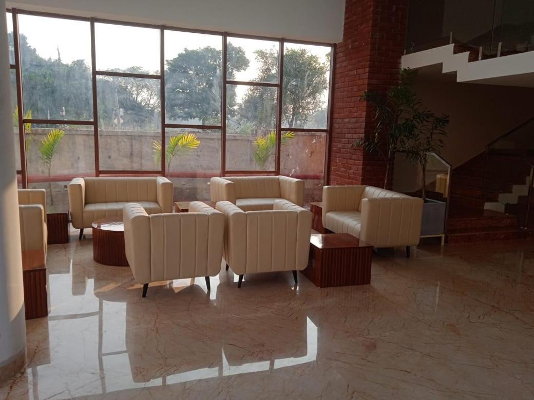 The Pearl Club Resort Shānti Niketan 外观 照片