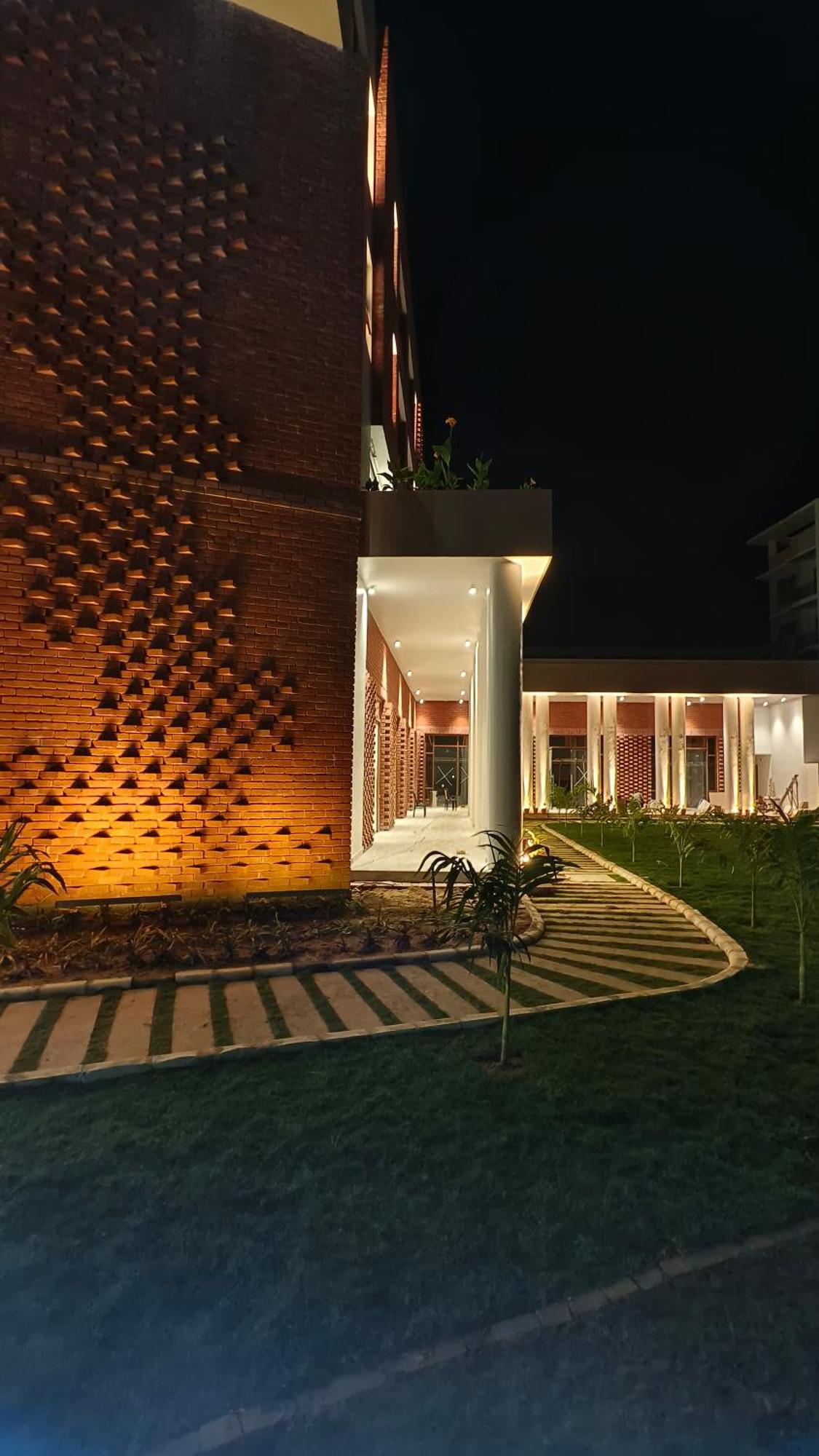 The Pearl Club Resort Shānti Niketan 外观 照片